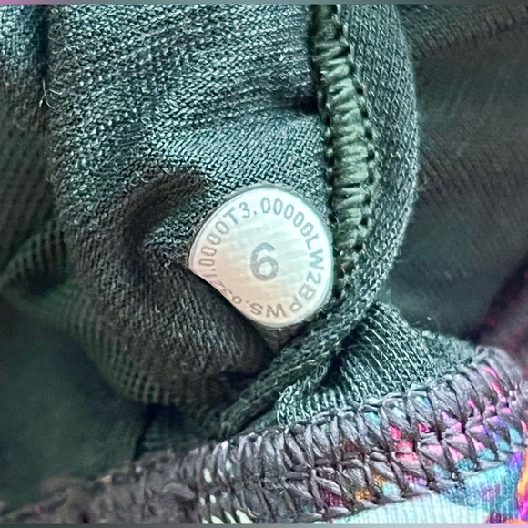 Lululemon Energy Longline Bra *Medium Support, B–D Cups
Floral Electric Multi - Picture 8 of 8